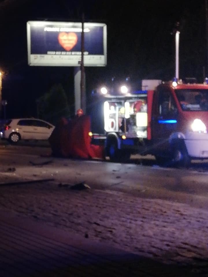 Poważny wypadek na Raciborskiej w Rybniku. Kierowca zbiegł.