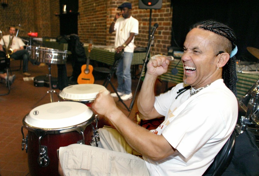 Jose Torres poprowadzi orkiestrę, która zagra kubańskie...