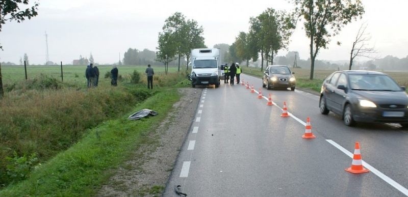 Śmierć nad ranem! Rowerzysta nie żyje (zdjęcia)