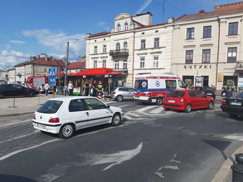 Zderzenie na skrzyżowaniu Lubartowskiej z Bajkowskiego w Lublinie. Uwaga na utrudnienia
