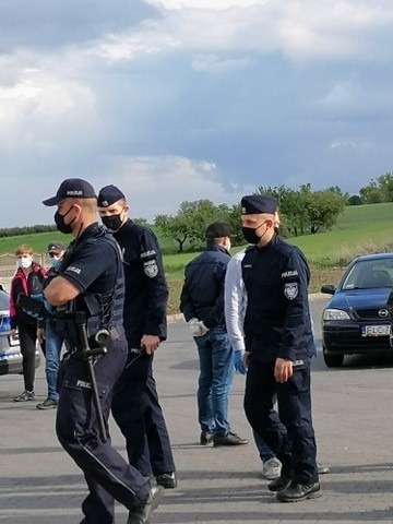 Policja zatrzymała pielgrzymkę do Częstochowy. Pątnicy złamali zakaz gromadzenia się [ZDJĘCIA]