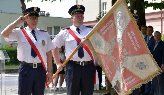 Sztandar 2. Pułku Piechoty Legionów Armii Krajowej, pozostający w depozycie burmistrza Sandomierza  nie będzie sztandarem Świętokrzyskiej Obrony Terytorialnej. Tak zdecydowali przedstawiciele środowisk związanych z Armią Krajową.