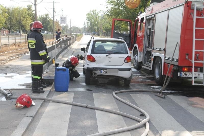 Wypadek na Ślężnej. Volkswagen wjechał w daewoo. Wielkie korki (ZDJĘCIA)