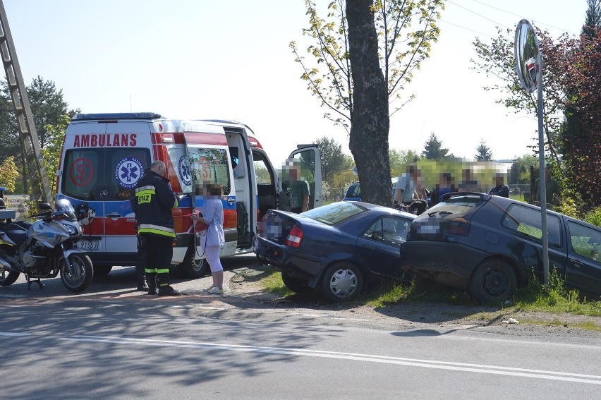 Wymusiła pierwszeństwo. Dwa auta skończyły w rowie [FOTO]