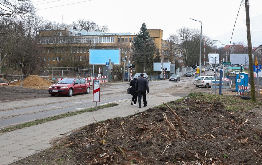 Duże utrudnienie w centrum miasta. Zamknięte skrzyżowanie przy stadionie Pogoni. Remonty ulic w Szczecinie