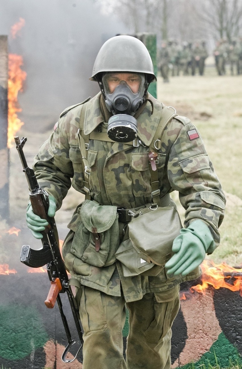 W trakcie służby przygotowawczej żołnierze uczą się, jak...