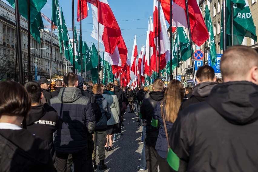 Marsz ONR w Warszawie [ZDJĘCIA] Narodowcy świętowali, Obywatele RP chcieli zablokować pochód