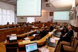 Dzielnicowi radni będą zarabiać więcej. Ich diety mają wzrosnąć o 41 proc.