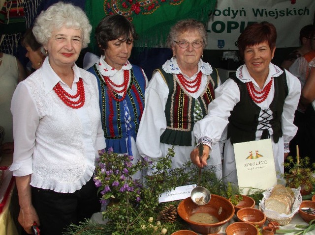 Kowalanki zachwalały cierzniówkę w barszczu, robioną na pierwszych majowych grzybach.