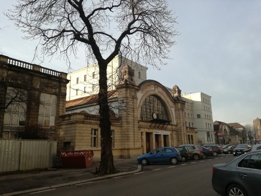 Stary dworzec w Katowicach. We wschodnim pawilonie kompleksu...