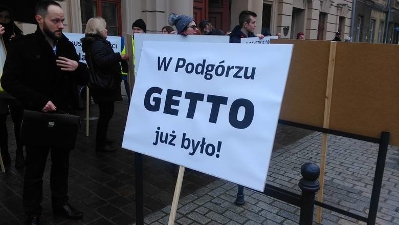Kraków. "Odrażające i karygodne" hasła protestujących