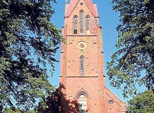 Kościół filialny w Karcinie zbudowany został w 1869 r.