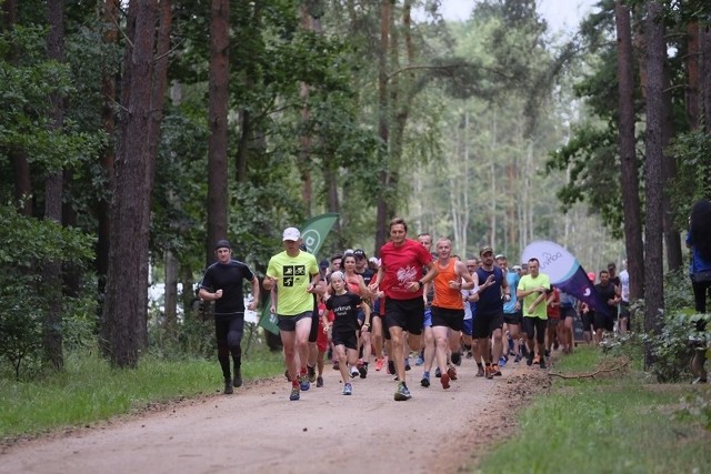 W sobotni poranek (10 sierpnia) w lasku na toruńskiej Skarpie po raz kolejny zorganizowano imprezę „parkrun Toruń”. Uczestnicy mieli do pokonania 5 kilometrów biegiem, truchtem lub marszem.