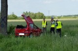 Wypadek Ciechowice: 54-latka wjechała autem w drzewo, do szpitala zabrał ją śmigłowiec