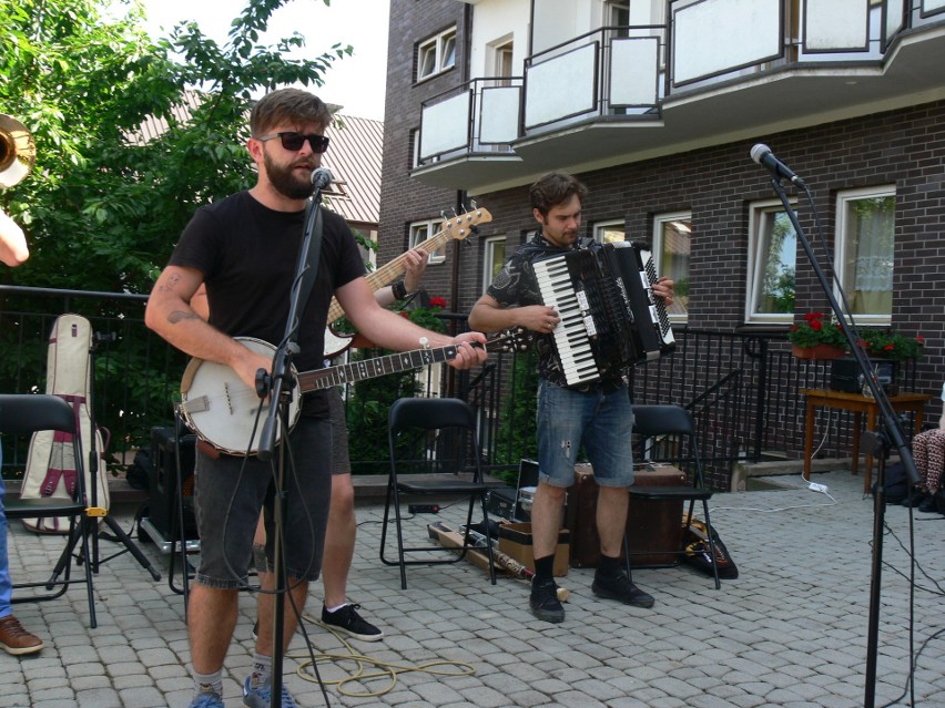 Rzeszowski zespół The Freeborn Brothers koncertował w Domu Pomocy Społecznej w Sandomierzu  