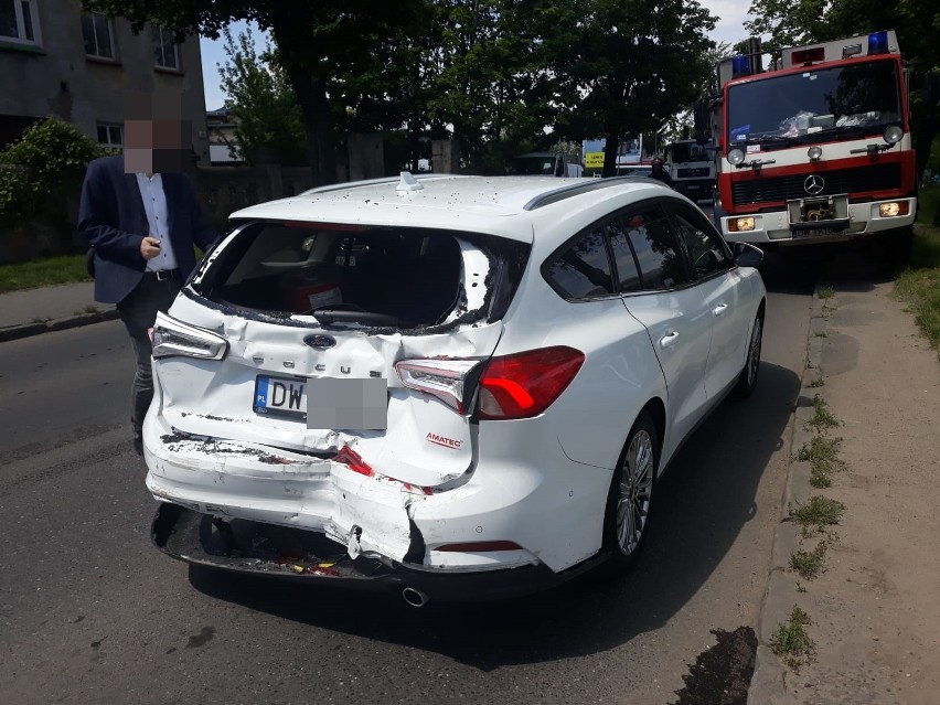Wypadek na wjeździe do Wrocławia. Ruch wahadłowy na Opolskiej (ZDJĘCIA)