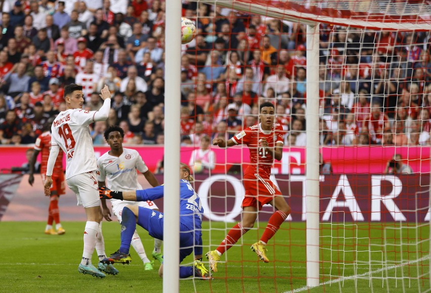 Liga niemiecka. Sześć goli Bayernu w meczu z FSV Mainz. Kamiński grał przez 80 minut. Polacy w Augsburgu kontuzjowani