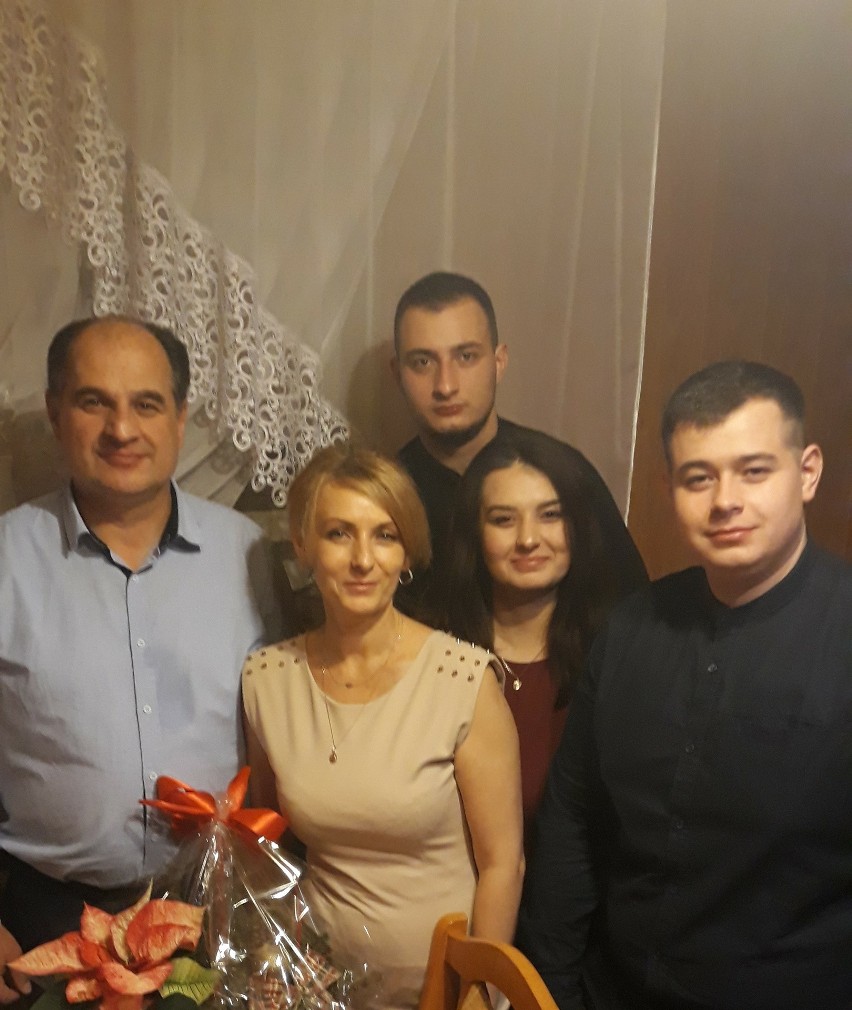 Szymon Sidor bez tajemnic. Na zdjęciu ze swoją rodziną....