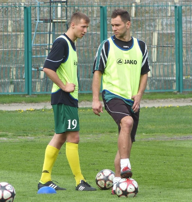 Robert Widz (z lewej, obok Wojciech Fabianowski) może zostać wypożyczony ze Stali Stalowa Wola do Pogoni Leżajsk.