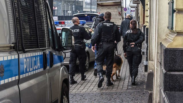 Alarm bombowy w biurze poselskim Radosława Sikorskiego przy ulicy Focha w Bydgoszczy postawił na nogi miejscową policję.