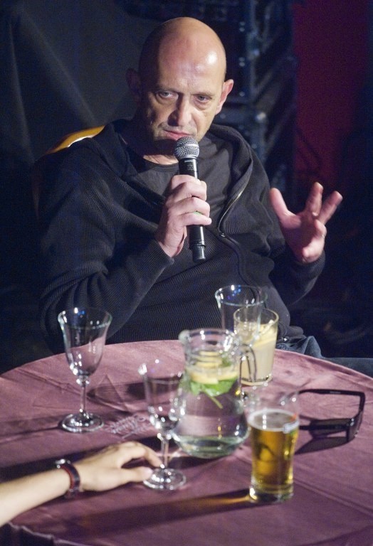 Janusz Chabior aktorską karierę zaczął w Teatrze Dramatycznym w Legnicy. Grał m.in. w "Drogówce", "Made in Poland", "Kołysance", "Pitbullu" i filmie konkursowym MiF-u - "Hardkor disco".