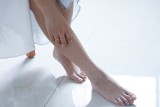 Choroby, które widać na stopach. Jakie objawy widoczne na skórze stóp mogą świadczyć o nadciśnieniu tętniczym, dnie moczanowej lub cukrzycy?