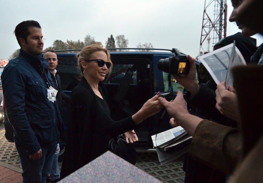 Fani przywitali Kylie Minogue na łódzkim lotnisku [ZDJĘCIA+FILM]