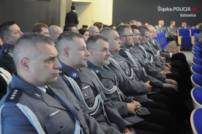 Katowice: 113 policjantów otrzymało medale