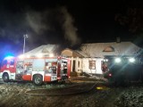 Ogień w zabytkowym Dworku w Woli Świdzińskiej. Palił się dach budynku