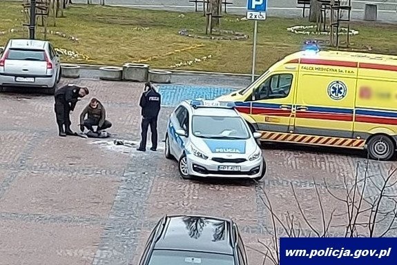 Gołdap. 28-letni mężczyzna podpalił się w centrum miasta. Policja: to była próba samospalenia