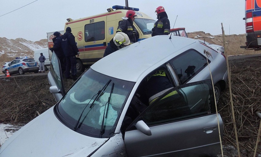 Uhowo. Wypadek na drodze do Łap. Jedna osoba trafiła do...