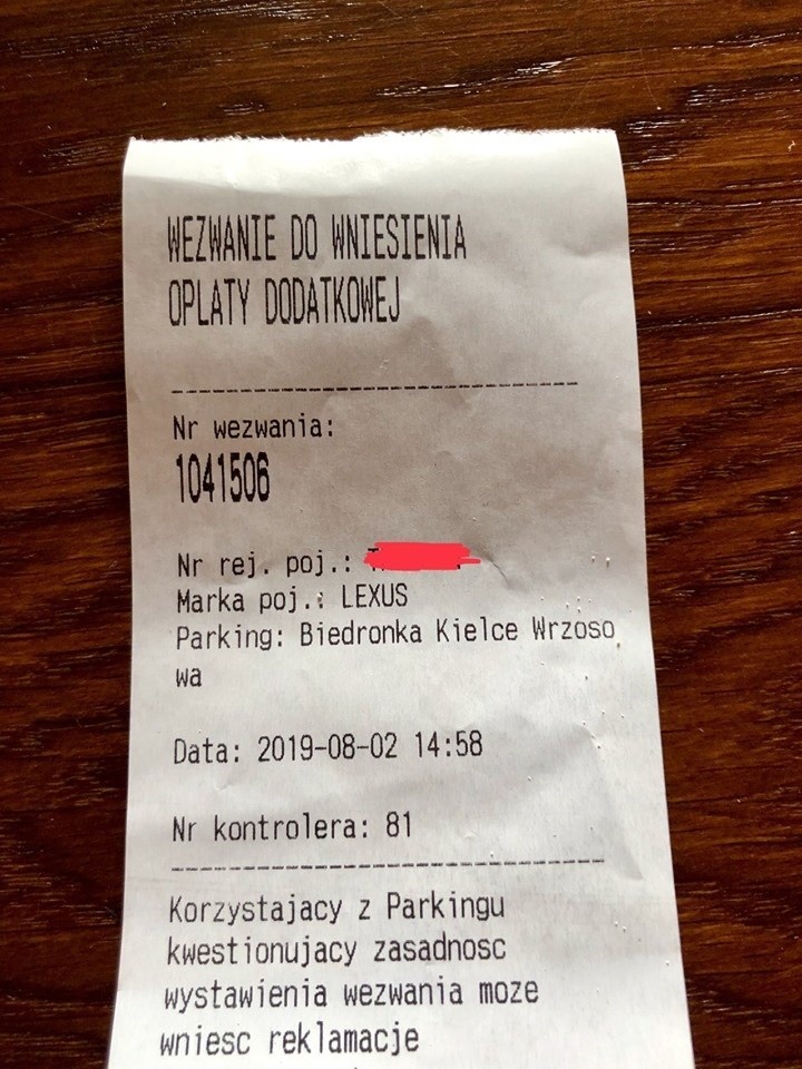 Zobacz, jak Karola Golonkę, gwiazdę Kabaretu Skeczów Męczących załatwili na parkingu Biedronki w Kielcach! Działy się dantejskie sceny!