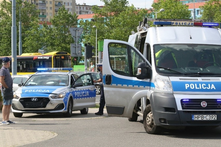 Wrocław: Wypadek policyjnego radiowozu na sygnałach