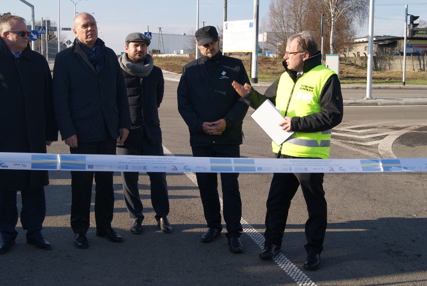 Parę minut po dwunastej nastąpiło symboliczne przeciecie...