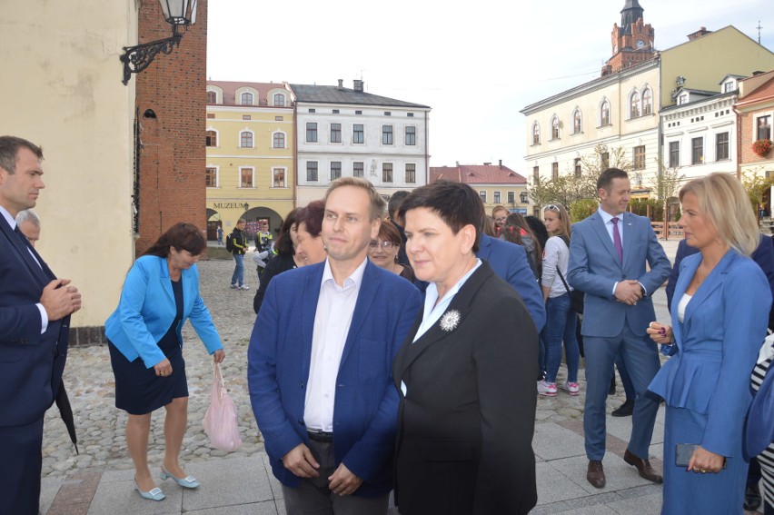 Wybory samorządowe 2018. Wicepremier Beata Szydło spotkała się z tarnowianami na Rynku [ZDJĘCIA]