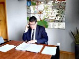 Oświadczenia majątkowe 2022. Rzgów: burmistrz zarobił rok do roku więcej o ponad 80 tysięcy z złotych