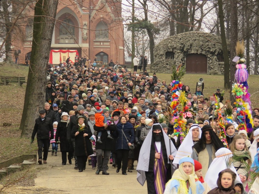 W Piekarach Śląskich rozpoczęło się dziś Misterium Męki Pańskiej [ZDJĘCIA, WIDEO]