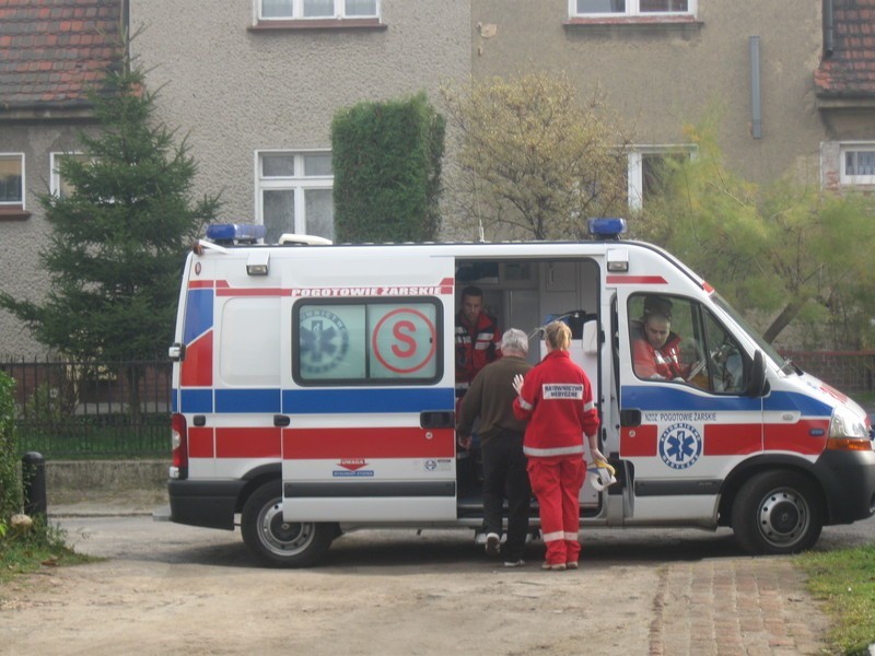 Mężczyźnie udzielono pomocy i zabrano do szpitala