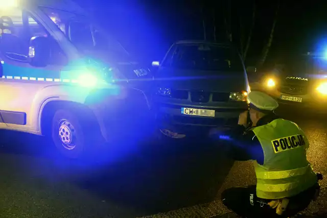 Nocny pościg policjantów za pijanym kierowcą zakończył się na Strykowskiej