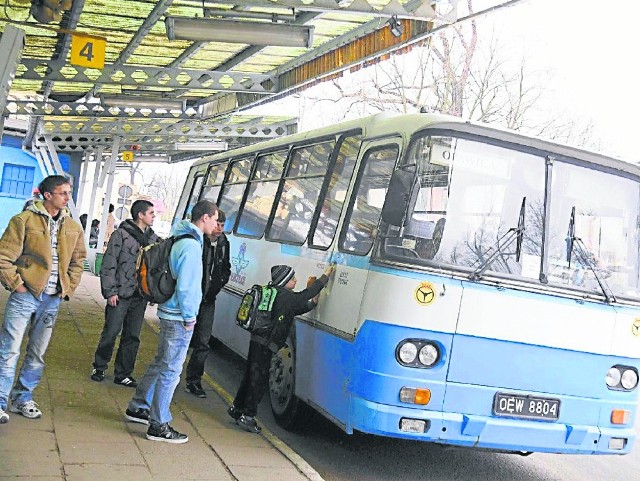 Od ponad 17 lat mieszkańcy powiatu głubczyckiego skazani są na autobusy.