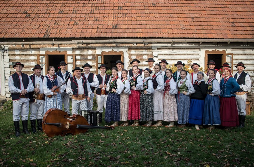 Nazwa zespołu pochodzi od nazwy miasta i regionu. Działa on...