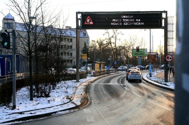 Trwający blisko 2 miesiące remont przy moście Szczytnickim zakończył się. Razem z nim utrudnienia dla pasażerów