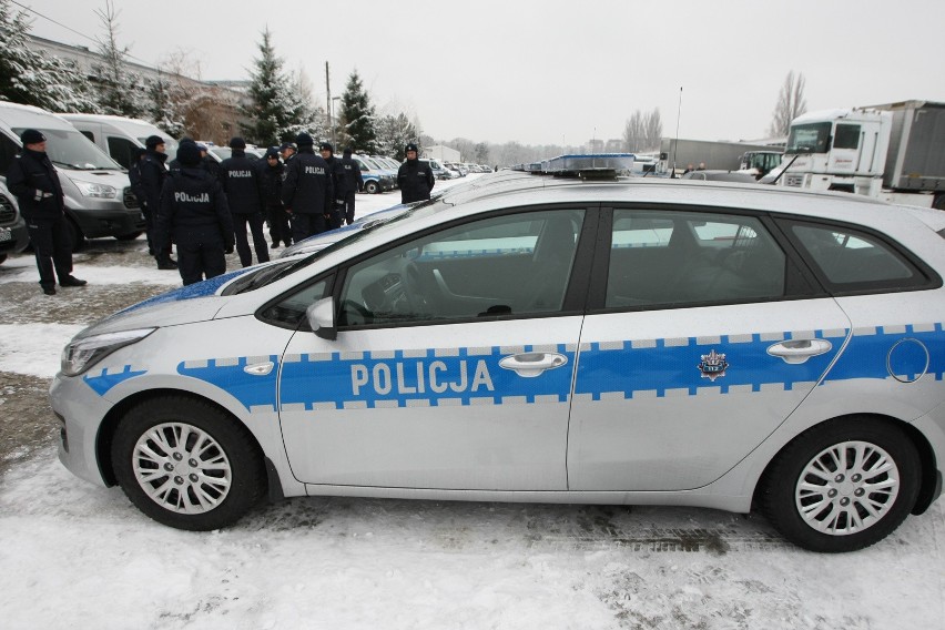 Flota dolnośląskiej policji powiększyła się o 37 samochodów.