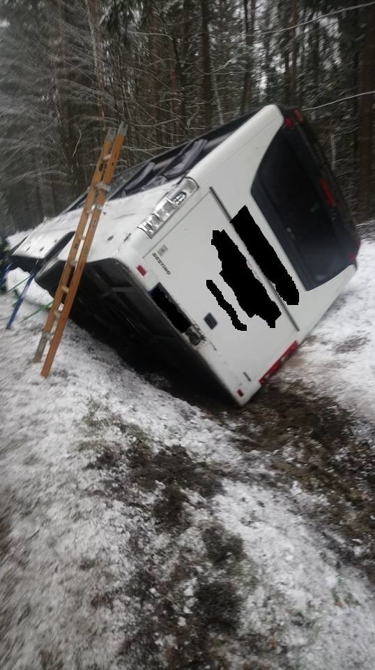 Karambol 5 pojazdów w Kopisku: Zderzyły się 3 osobówki, tir...