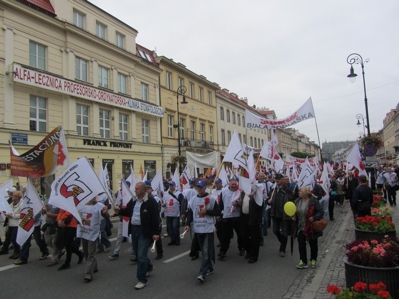 Związkowcy wracają do domów. Koniec manifestacji w Warszawie [ZDJĘCIA]