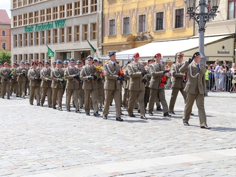 Wrocław: Mamy 182 nowych oficerów Wojska Polskiego (ZDJĘCIA)