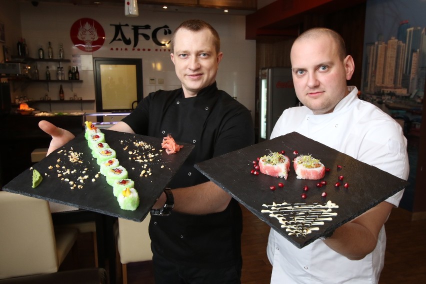 Sushi master Sebastian Jędrzejkiewicz i Szymon Biela,...