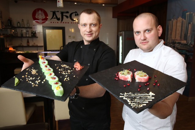 Sushi master Sebastian Jędrzejkiewicz i Szymon Biela, właściciel Asia Food City polecają na walentynki wyjątkowe sushi. - To wyśmienity i efektownie wyglądający posiłek w sam raz dla dwojga - przekonują.