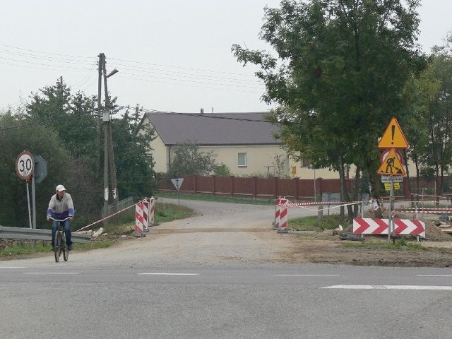 O światła pulsacyjne upominają się między innymi rowerzyści, którzy często ryzykują własnym bezpieczeństwem, by przedostać się na drugą stronę drogi, z Suchorzowa w kierunku Baranowa.