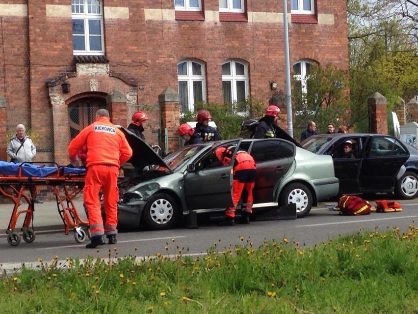 Ok. godz. 10.40 w Toruniu zderzyły się dwa samochody...